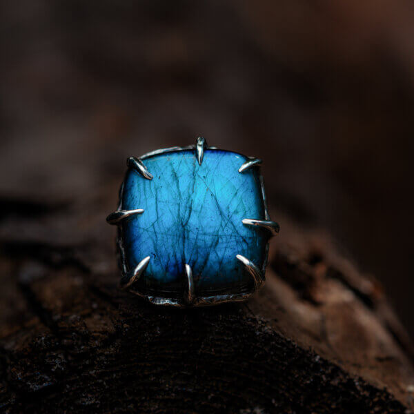 Silver ring with labradorite - raw beauty and depth r. 17
