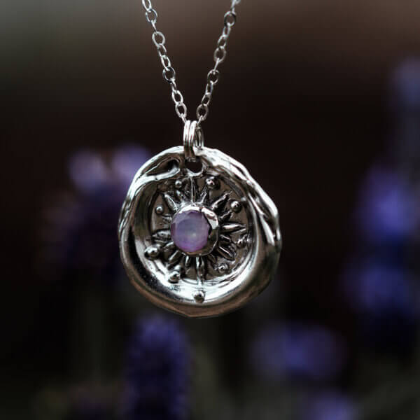 srebrny naszyjnik z kamieniem księżycowym amulet słońca
