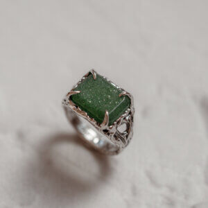 Serce lasu – srebrny pierścionek z kwarcem zielonym