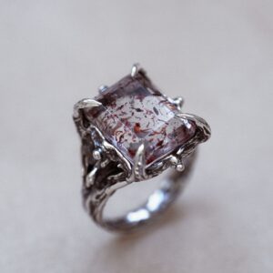 detal kamienia Super Seven naturalne inkluzje