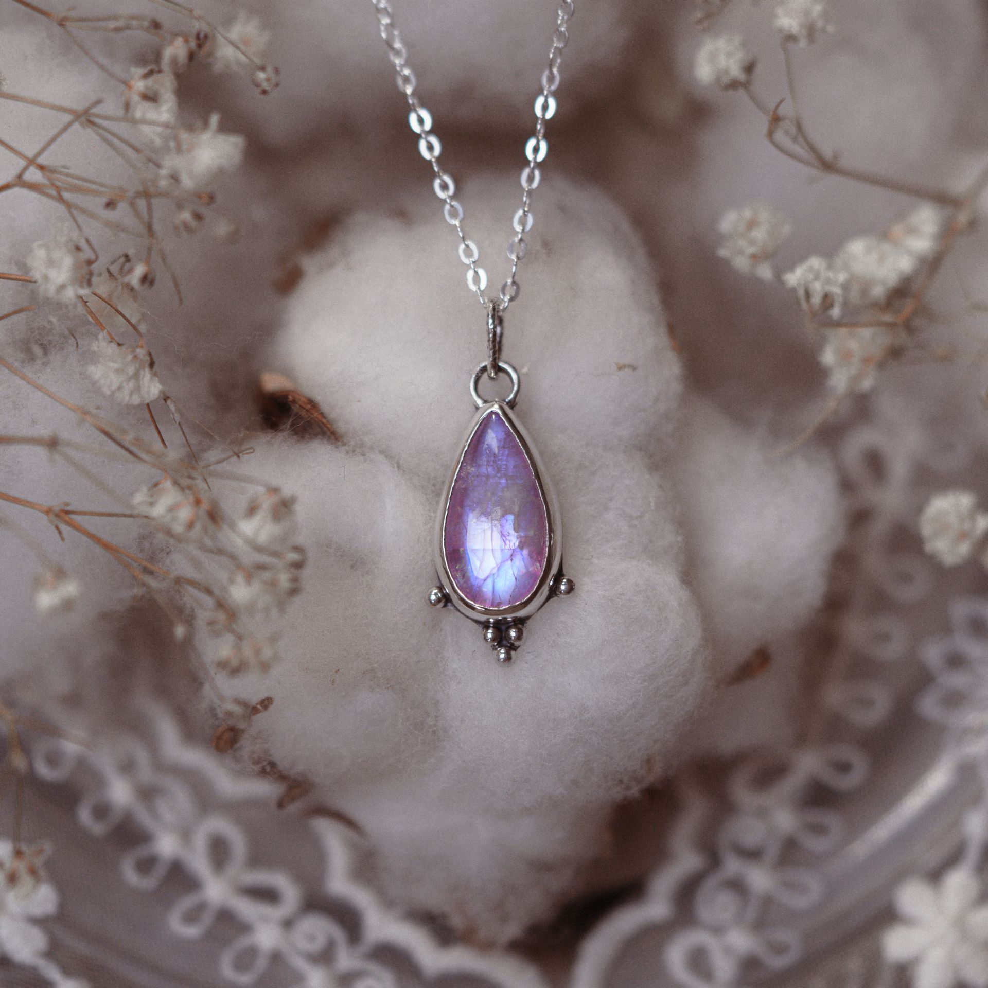 Naszyjnik z kamieniem księżycowym – cichy blask - obrazek 2