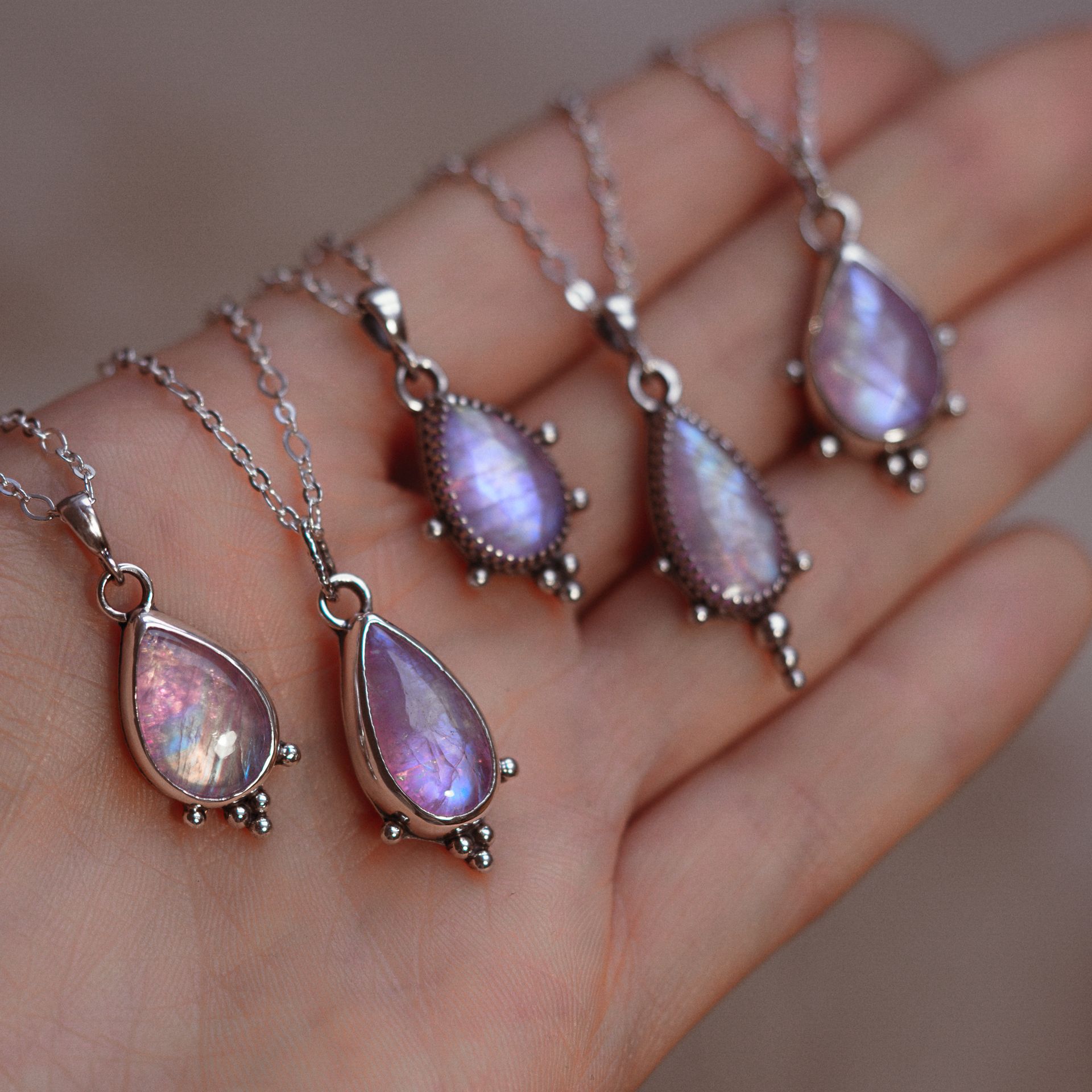 Naszyjnik z kamieniem księżycowym – cichy blask - obrazek 6