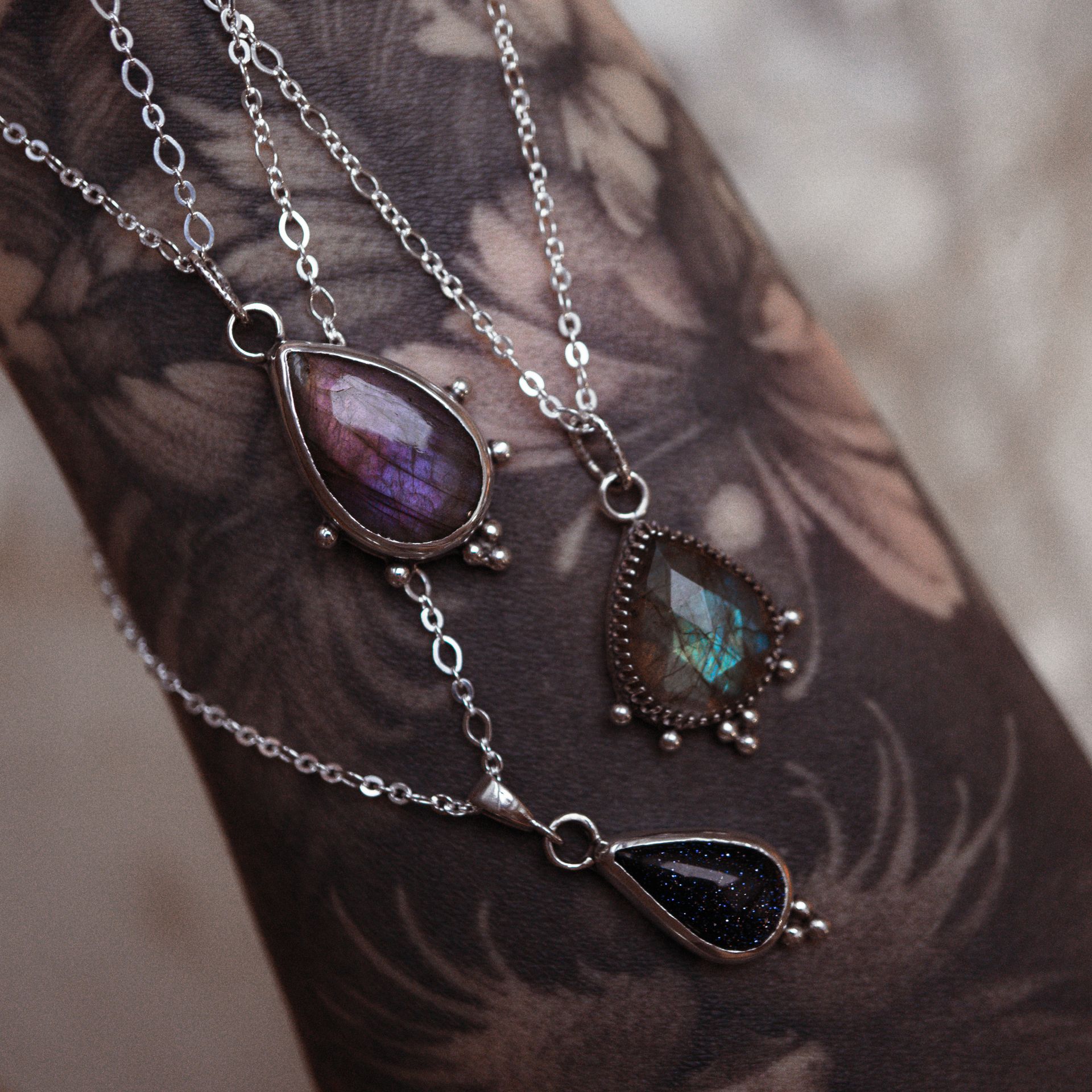 Srebrny naszyjnik z Nocą Kairu – ręcznie wykonany - obrazek 4