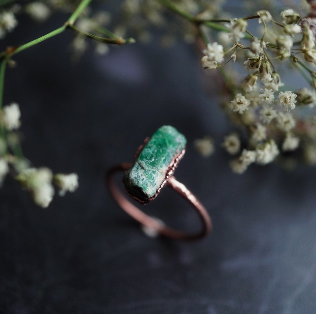 Nature's Trail - Raw Emerald Ring 18,5