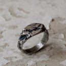 Srebrny pierścionek skała – rzeźbiony ręcznie, r. 18