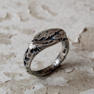Srebrny pierścionek skała – ręcznie rzeźbiony, r. 21,5