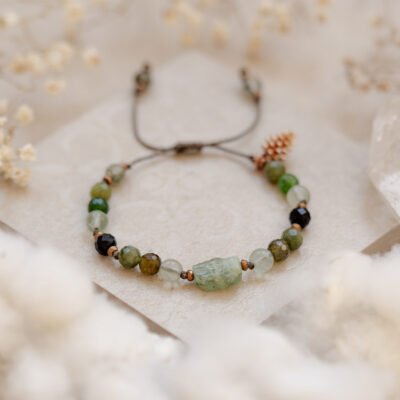 Bransoletka z kyanitem zielonym – na harmonię i ochronę