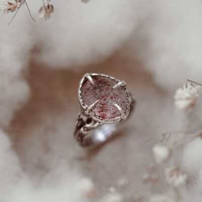 Srebrny pierścionek z Super Seven, r. 15