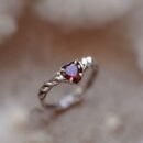 Silver heart-shaped garnet ring, handmade. 14,5