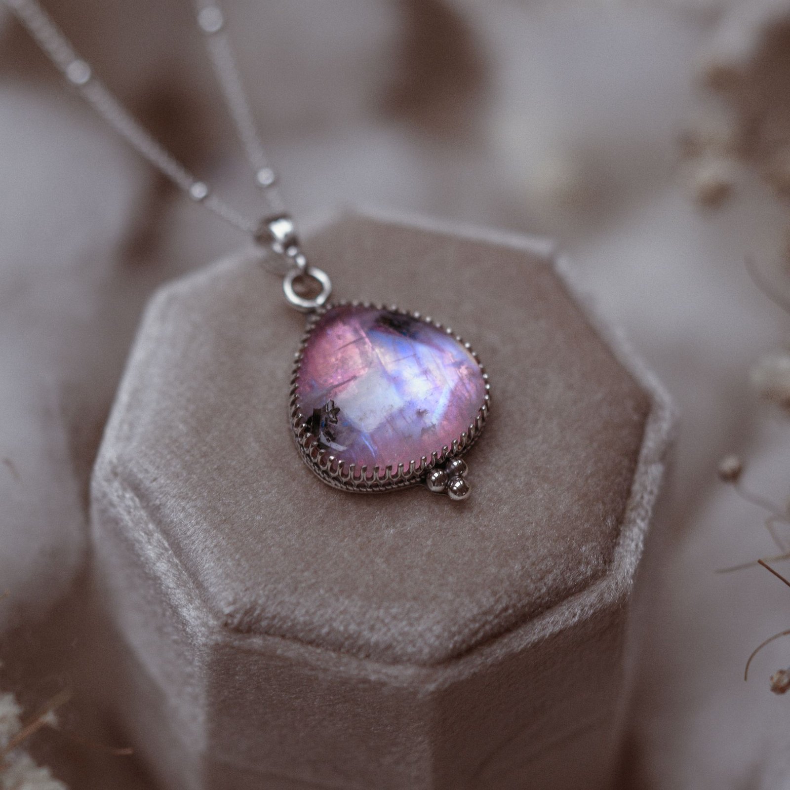 Srebrny naszyjnik z kamieniem księżycowym – Still Light