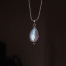 Srebrny naszyjnik z kamieniem księżycowym – Quiet Glow