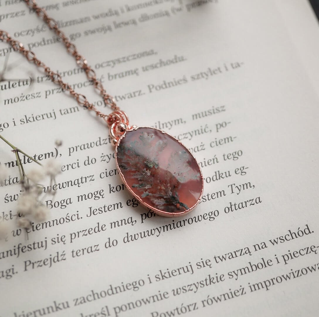 Kwiatowy Urok: Naszyjnik z Agatem Kwiatowym