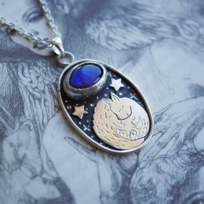 Silbernacht-Halskette: Eichhörnchen unter Sternen