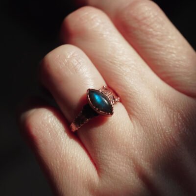 Wieczność Liścia: Pierścionek z labradorytem, r. 11