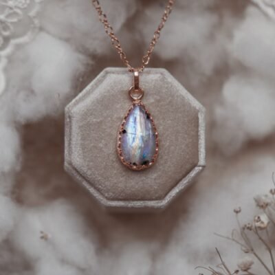 Miedziany naszyjnik z kamieniem księżycowym – Quiet Light