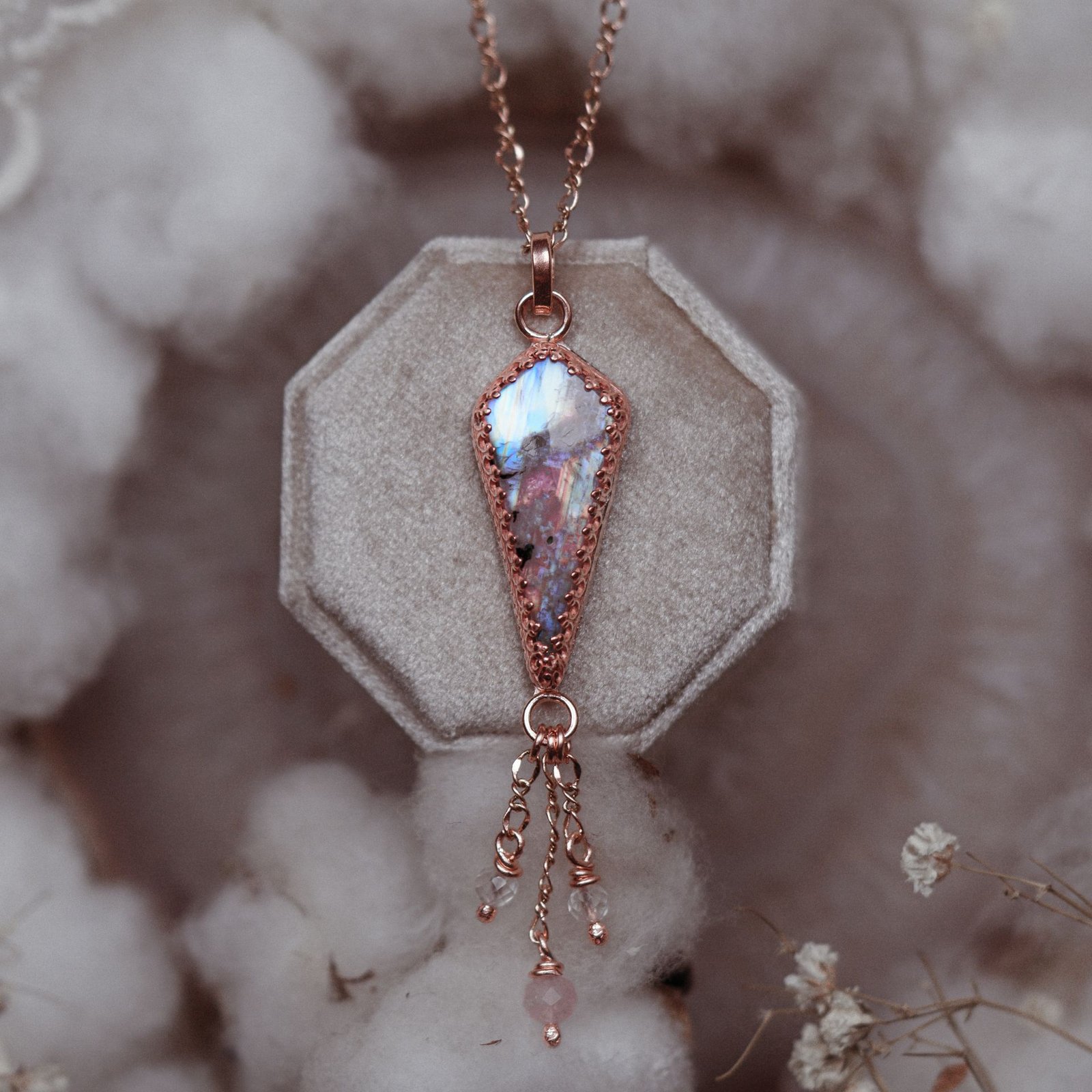 Miedziany naszyjnik z kamieniem księżycowym – Soft Balance