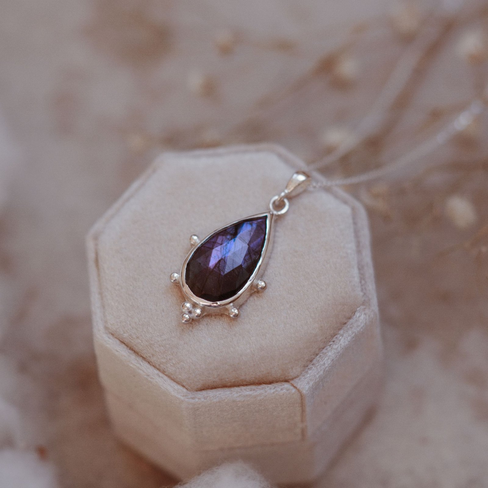Srebrny naszyjnik z labradorytem – Nocny Fiolet - obrazek 4