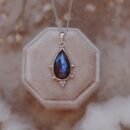 Srebrny naszyjnik z labradorytem – Nocny Fiolet