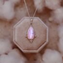 Srebrny naszyjnik z kamieniem księżycowym – Różowy Blask