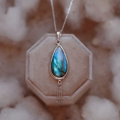 Srebrny naszyjnik z labradorytem – Turkusowy Płomień
