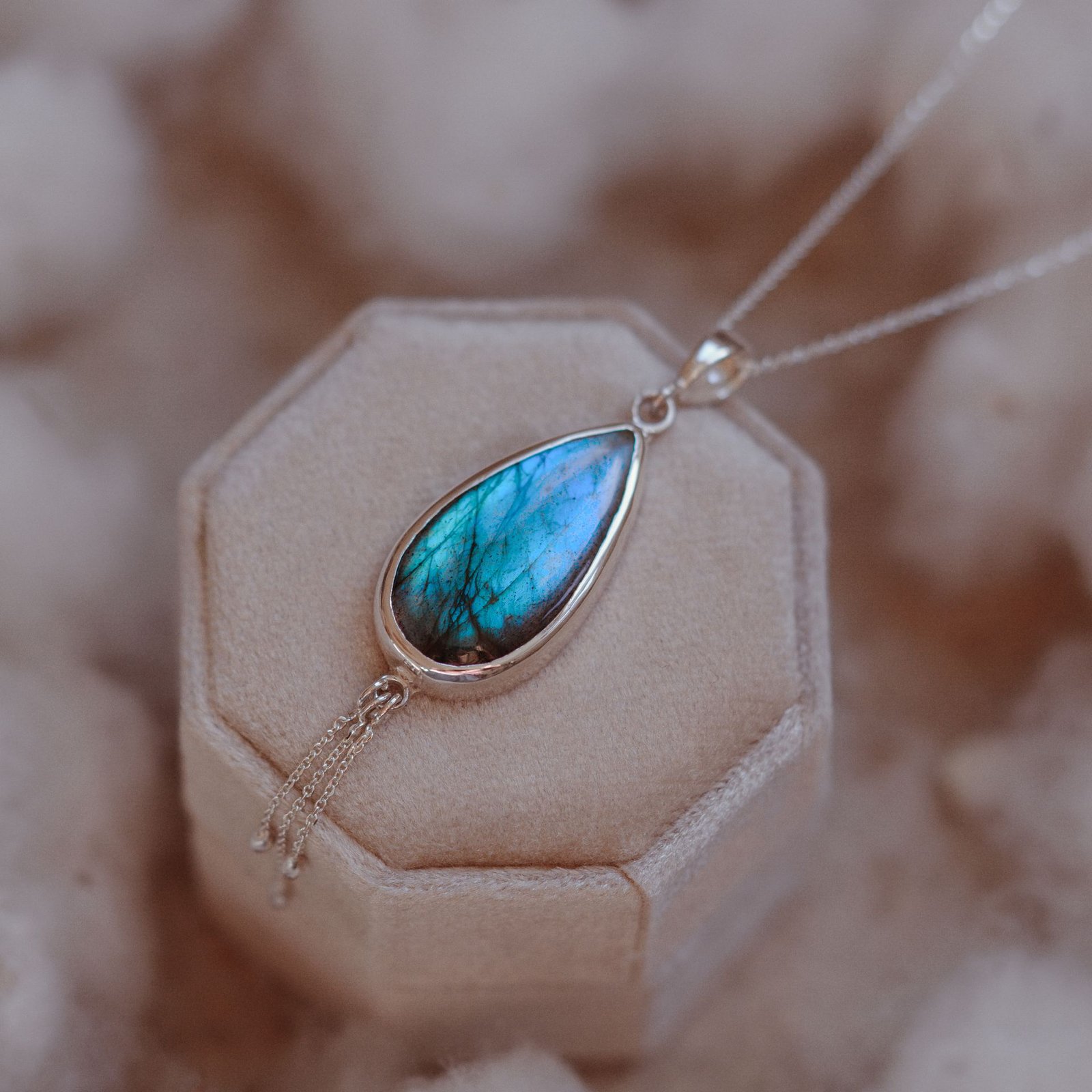 Srebrny naszyjnik z labradorytem – Turkusowy Płomień - obrazek 4