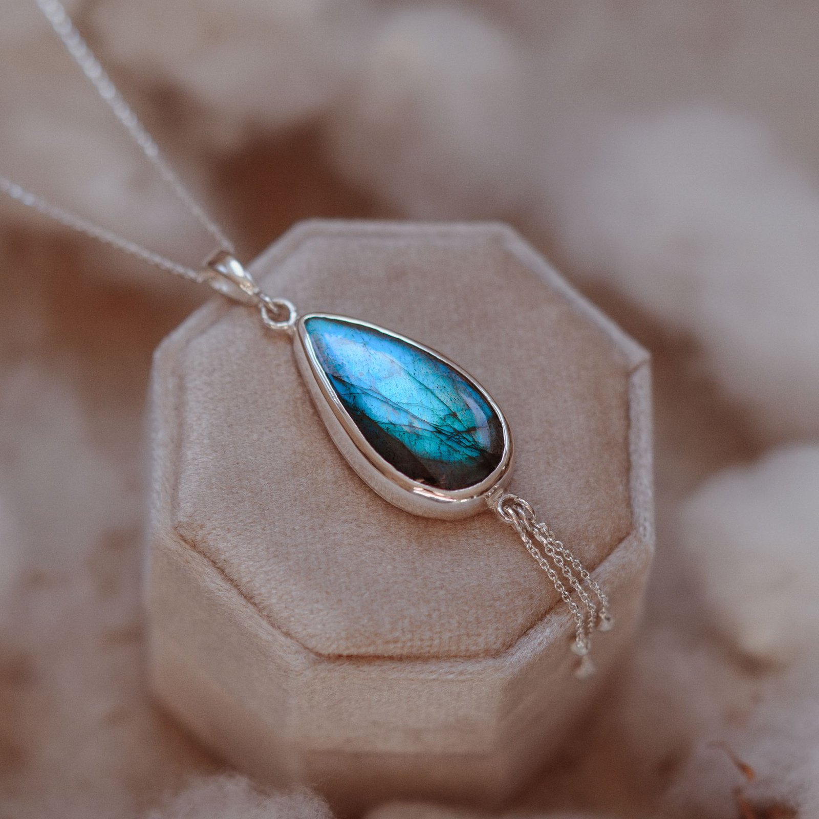 Srebrny naszyjnik z labradorytem – Turkusowy Płomień - obrazek 2