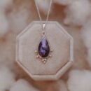 Srebrny naszyjnik z labradorytem – głęboki granat i fiolet