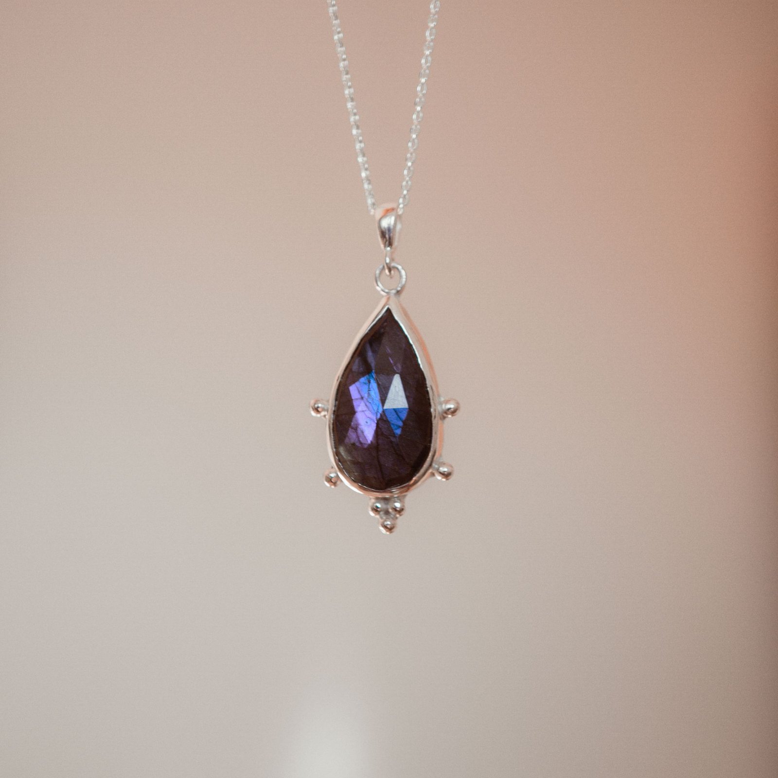 Srebrny naszyjnik z labradorytem – Nocny Fiolet - obrazek 3