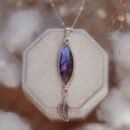 Srebrny naszyjnik z labradorytem o fioletowej poświacie