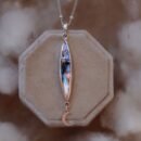 srebrny naszyjnik z kamieniem księżycowym i księżycem