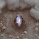 Srebrny pierścionek kamień księżycowy – opalizujący, r. 17