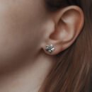 Srebrne kolczyki kwiaty – małe sztyfty w formie kwiatów