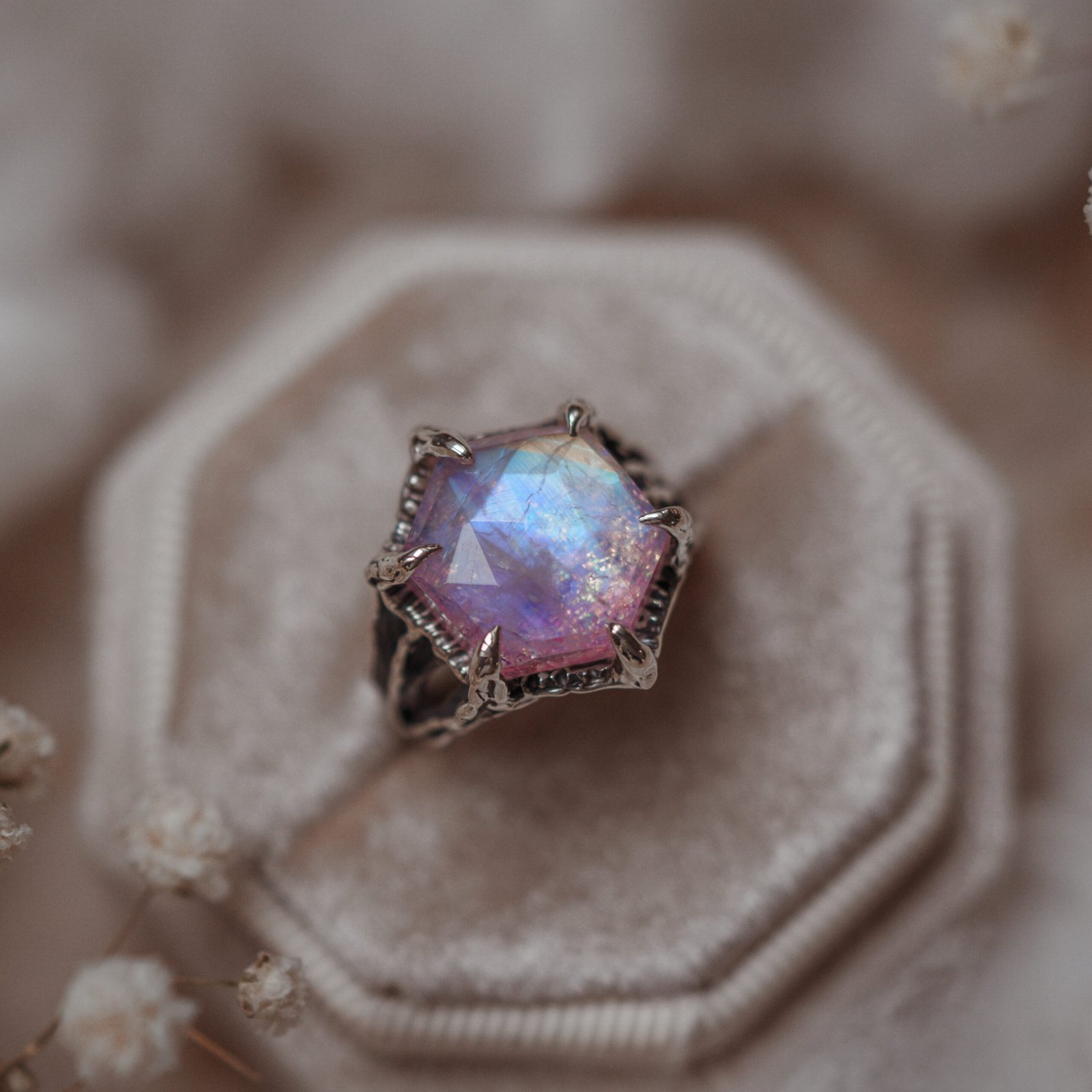 srebrny pierścionek handmade z kamieniem księżycowym Spirit Dust