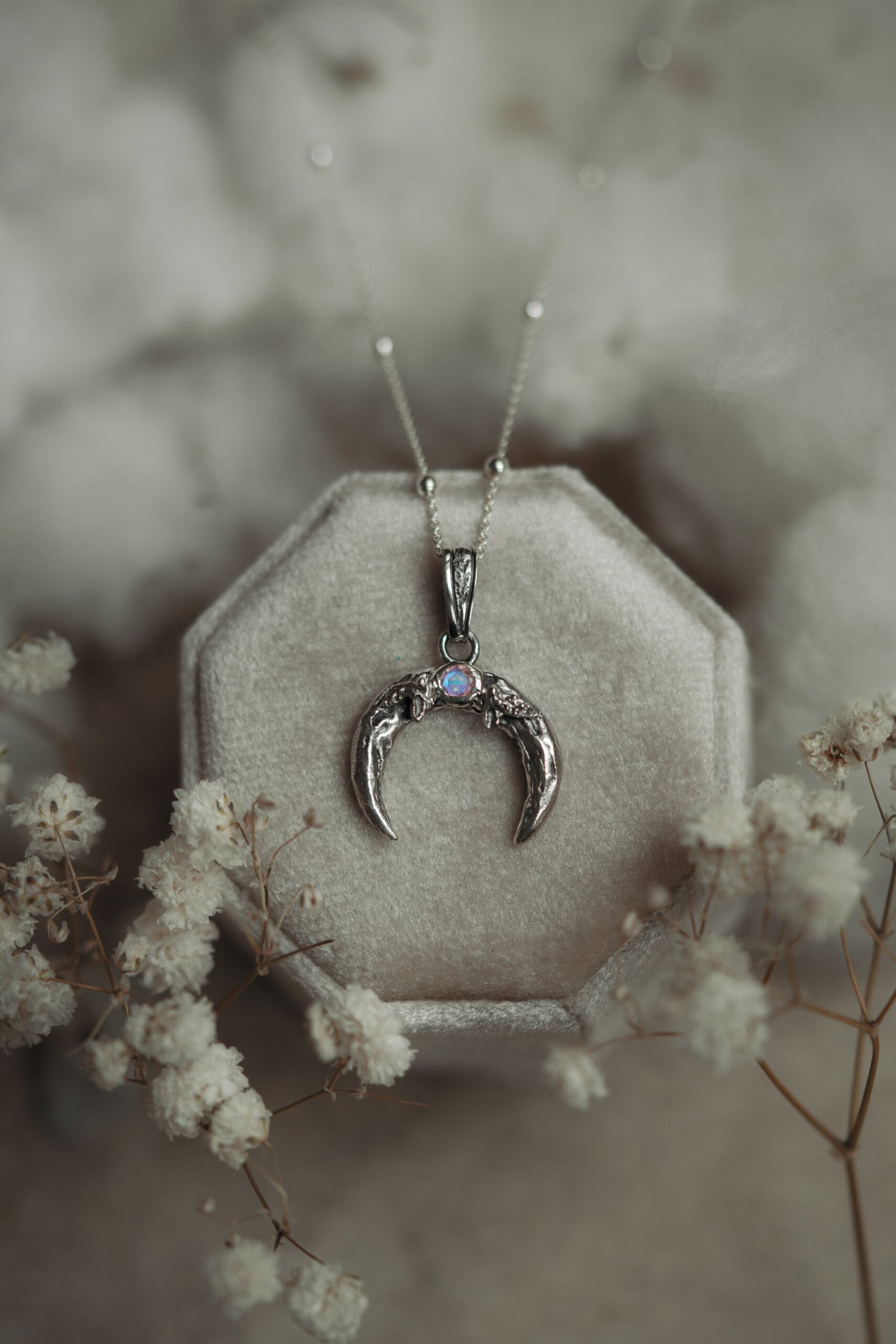 Srebrny naszyjnik księżyc kamień księżycowy – Moon Whisper