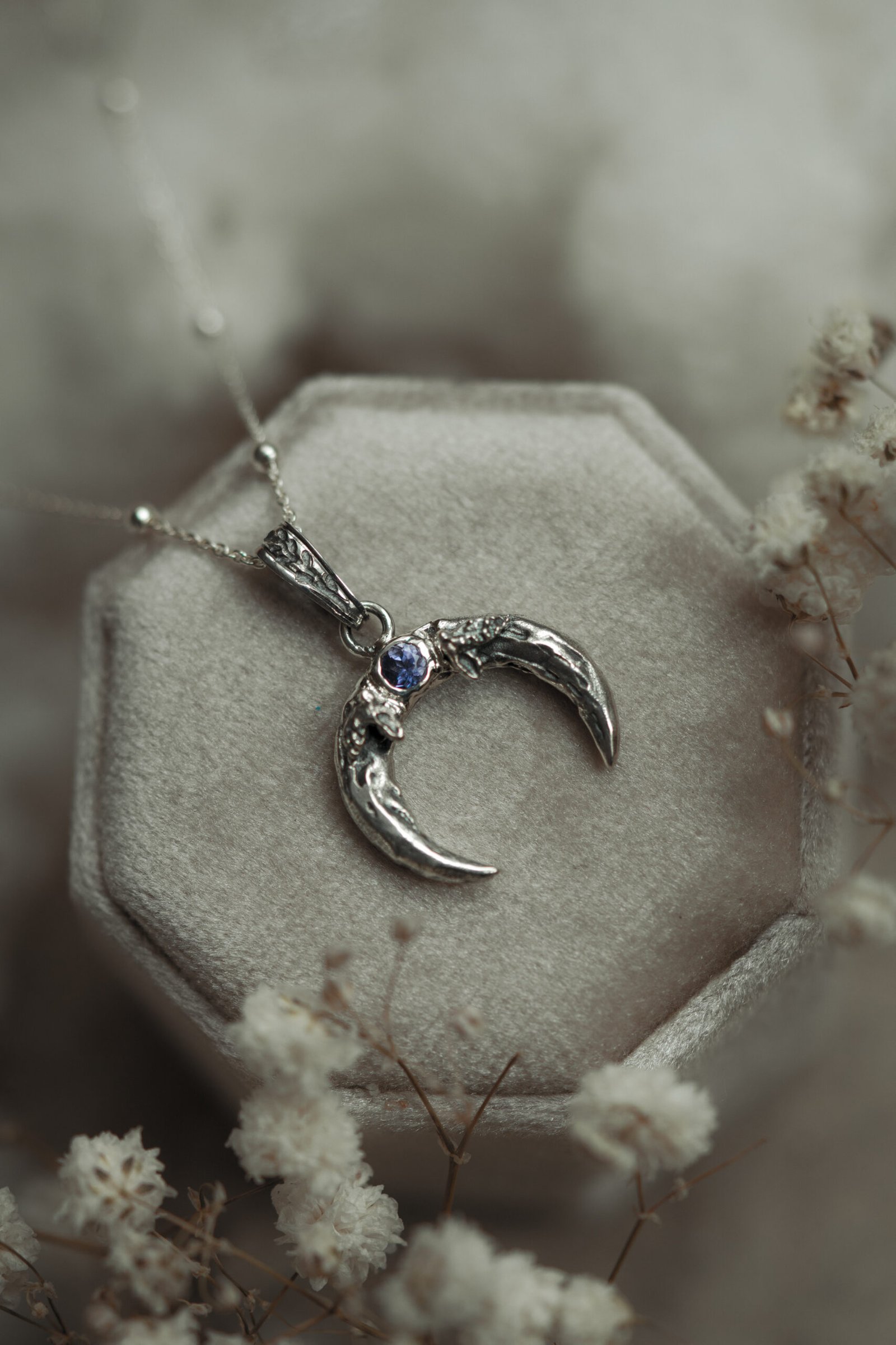 Srebrny naszyjnik księżyc z iolitem - Moon Whisper - obrazek 3