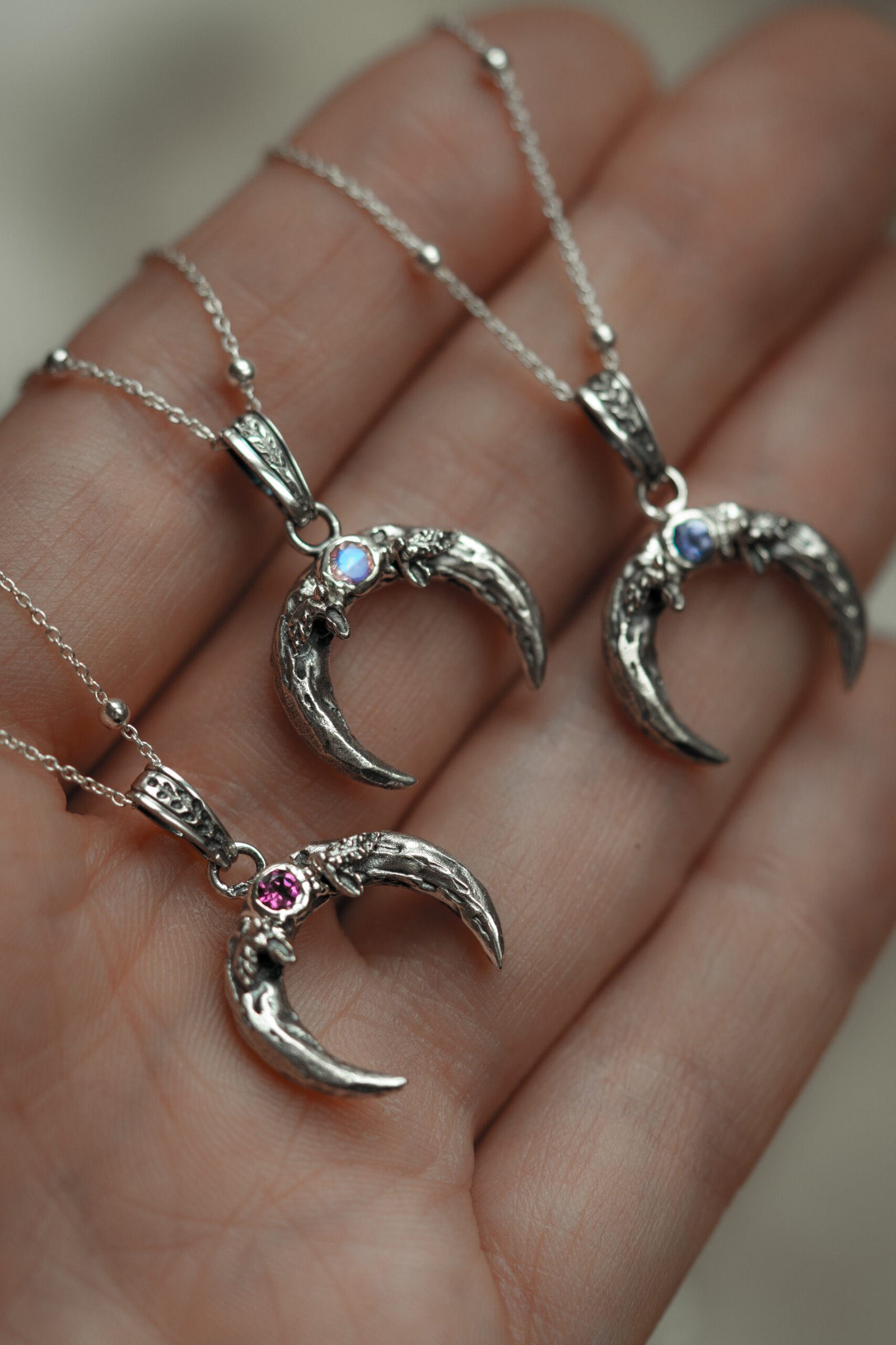 Srebrny naszyjnik księżyc z iolitem - Moon Whisper - obrazek 6