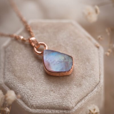 Copper Necklace with Moonstone – Luminous Mist