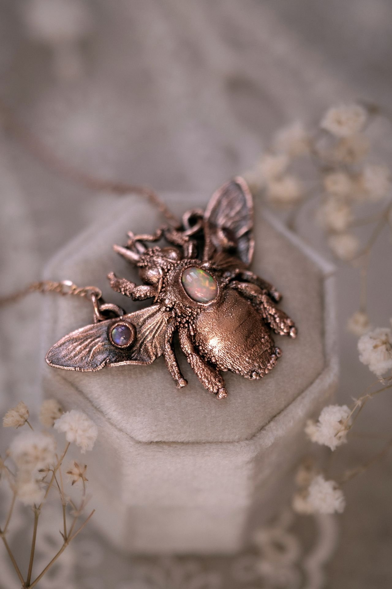 Miedziany naszyjnik z opalem etiopskim - obrazek 3